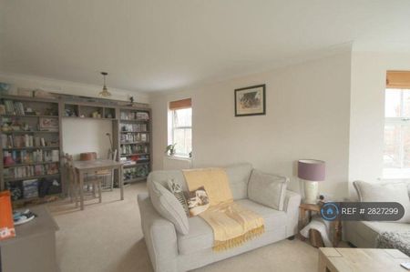 2 bedroom flat to rent - Photo 2