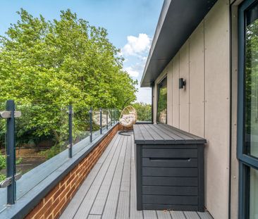 2 Bed Penthouse, Barrowgate Road, W4 - Photo 3