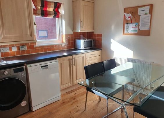 3 bedroom three bedroom student property to rent - Photo 1