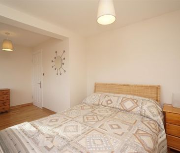 4 bedroom House To Let - Photo 4