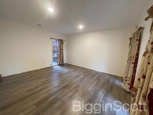 Three Bedroom Townhouse in Premium Position - Photo 1