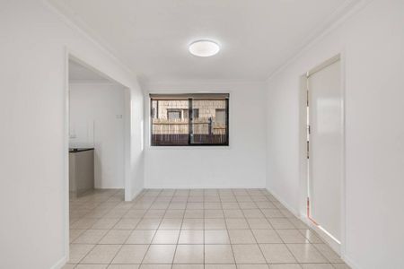 Neat & Tidy Home - Minutes from the CBD - Photo 2