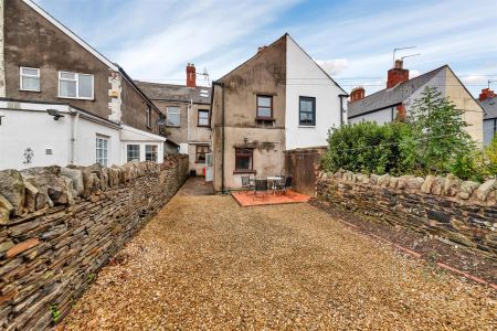 2 Bedroom Flat - Photo 2