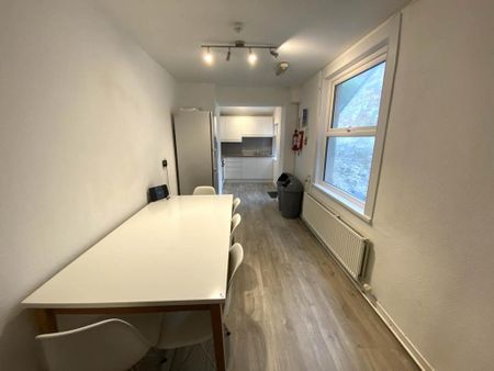 5 bedroom house to rent - Photo 2