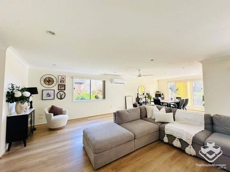 Stunning Family Retreat at Prime Shailer Park Location! - Photo 2