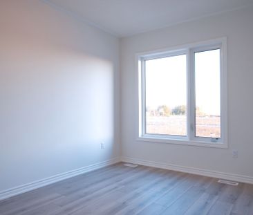 For Lease - 24 Kamper Avenue, Richmond Hill, Ontario - Photo 4