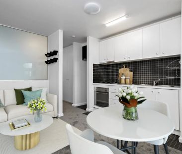 Light-Filled Studio Living in Prime St Kilda East - Photo 1