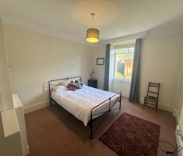 3 bedroom flat to rent - Photo 6