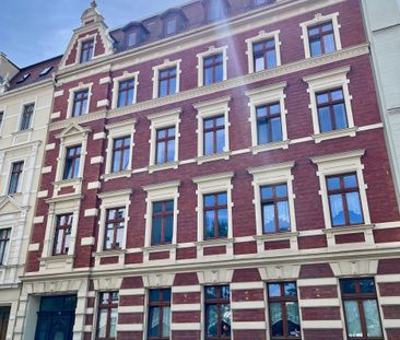 3- Raum-Dachgeschosswohnung mit Fahrstuhl und Stellplatz! - Photo 5