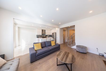 For Lease - 3 Priory Drive, Whitby, Ontario - Photo 5