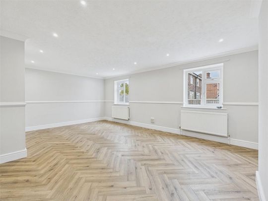 4 bedroom end of terrace house to rent - Photo 1