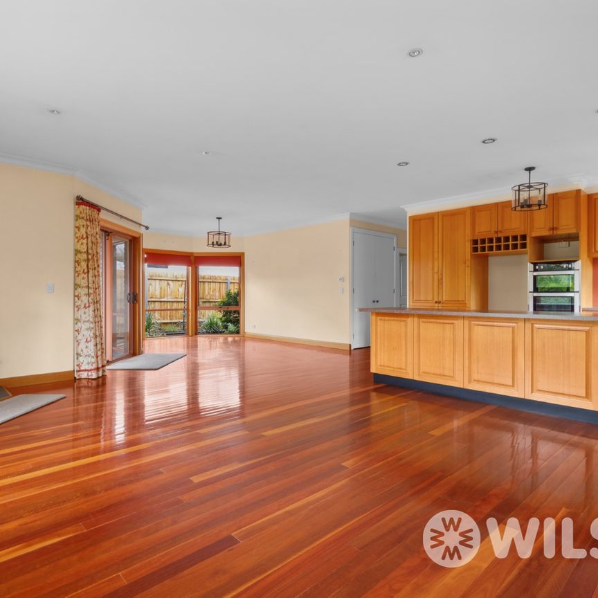 8 Tuck Street, Cheltenham VIC 3192 - House For Rent | Domain - Photo 1