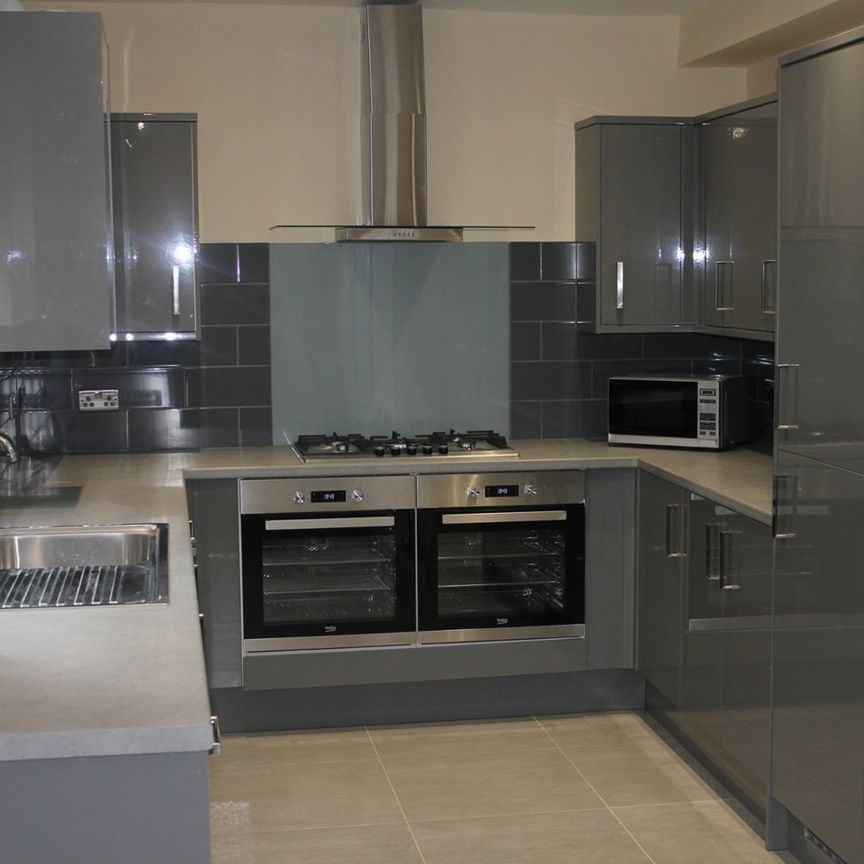 5 Bed End Terrace, Deramore Street, M14 - Photo 1