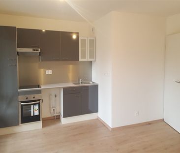 PROCHAINEMENT! Beau T3 avec parking "Résidence le Beau Jardin" à CR... - Photo 1