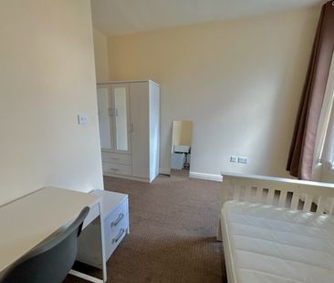 12 Bedroom Student Home – Llanbleddian Gardens - Photo 5