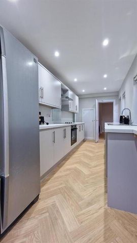 Room 1, 7 Newington Avenue, Belfast, BT15 2HP - Photo 4