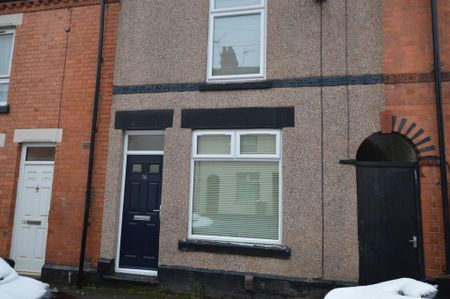 2 bedroom terraced house to rent - Photo 4