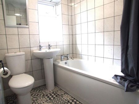 2 bedroom semi-detached house to rent - Photo 5