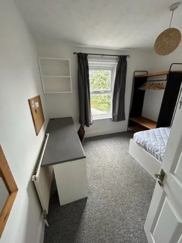 To Rent Muscliffe Road, Winton, Bournemouth, BH9 £2,550 pcm Tenancy Info - Photo 2