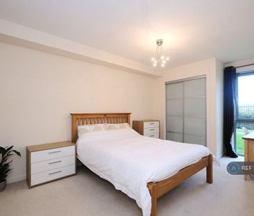 3 bedroom flat to rent - Photo 6