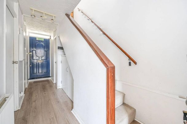 4 bedroom flat to rent - Photo 1