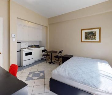 STUDIO SPACIEUX AVEC VUE SUR UN LUXURIANT JARDIN PRIVÉ !! - Photo 4