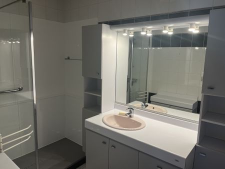 APPARTEMENT T4 - Champagne-au-Mont-d’Or - 102.27m² Champagne-au-Mont-d'Or (69410) - Photo 2