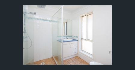 Fully Refurbished Family Home - Photo 2