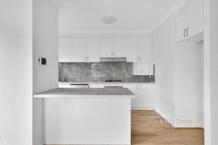 3/33 Thompson Street, Glen Waverley - Photo 2