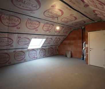 Nieuwbouwwoning met 3 slaapkamers, zolder, tuin en 2 autostaanplaat... - Photo 1