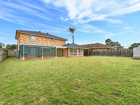 Huge Four Bedroom Home with Spacious Living Areas - Photo 2