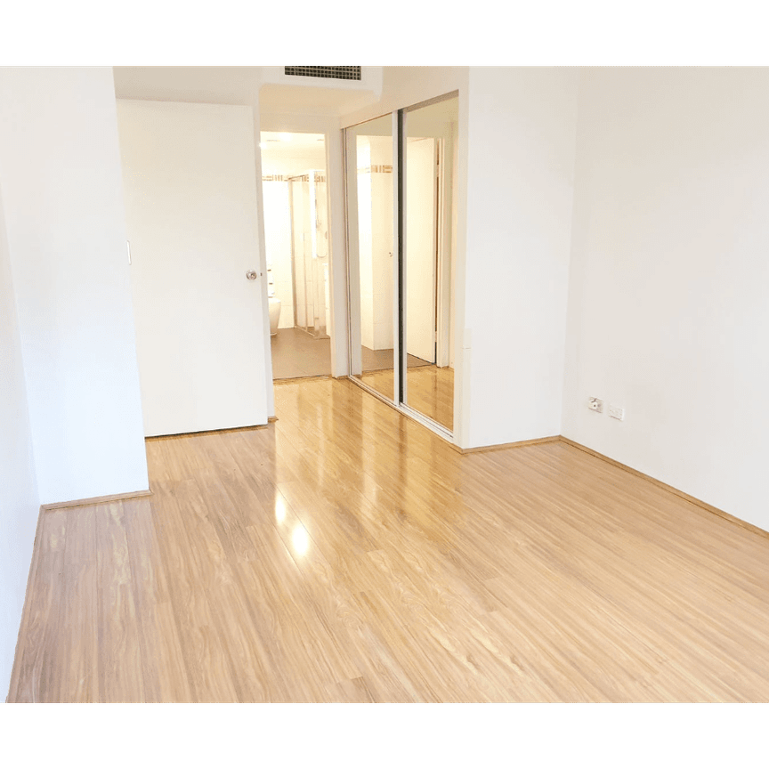 Spacious 2 Bedroom Apartment in Prime Hurstville Location - Photo 1