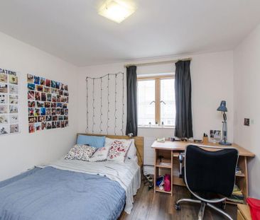 4 bedroom flat to rent - Photo 4