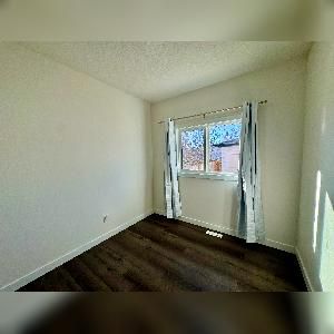 4 Bed 2.5 Bath Dbl Garage Upper Beacon Heights Edmonton - Photo 3