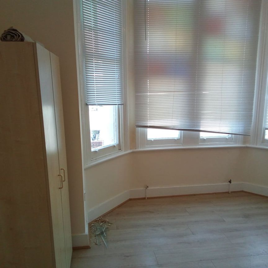 Studio Flat, Cranwich Road, N16 - Photo 1