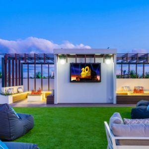 Near New 2 Bedroom Luxurious Inner City Living - Photo 2