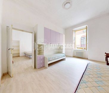 Trilocale piazza Italia, Centro Storico, Neive - Foto 1