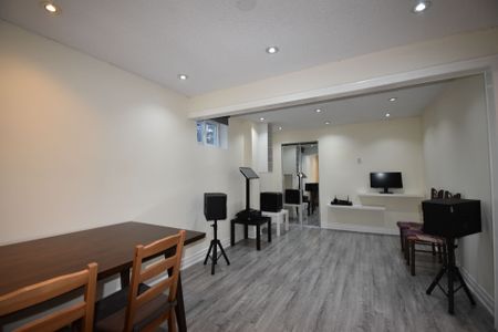 For Lease - 1 SHAFTSBURY Avenue Unit# APT 1 BEDROOM, Richmond Hill, Ontario - Photo 2