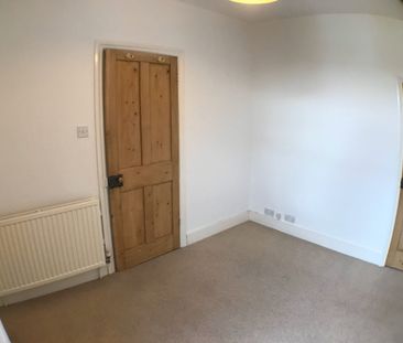 3 Bed Terraced House, Cromwell Road, RG4 - Photo 5