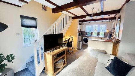 Sunnybank, Denby Dale, Huddersfield, HD8 - Photo 2