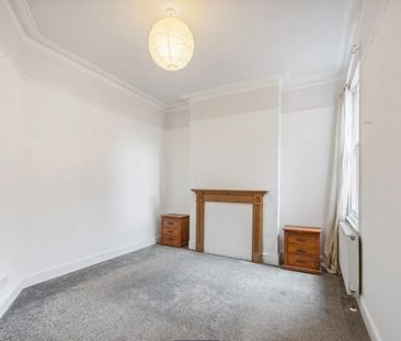 2 Bed Penthouse, St Marys Road, NW10 - Photo 1