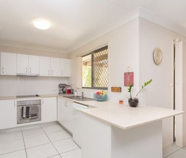 4 Bedroom House in Burleigh Heads! - Photo 2