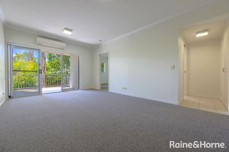 Modern Two Bedroom Apartment in Convenient West Gladstone Location - Photo 2