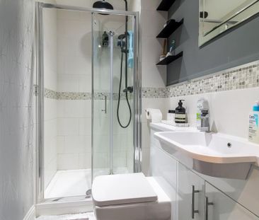 4 bedroom detached house to rent - Photo 2