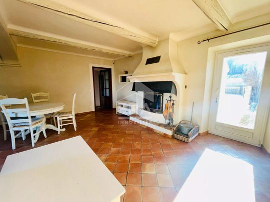 Villa meublée avec piscine et espaces extérieurs secteur campagne - Photo 1