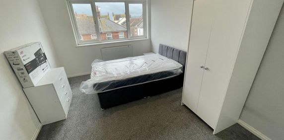 1 bedroom in a house share to rent - Photo 2