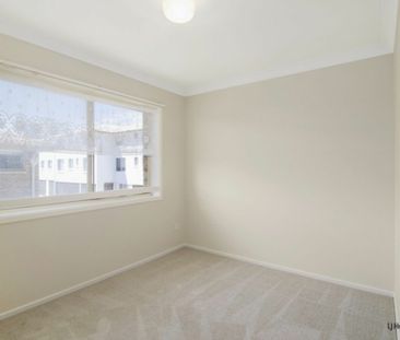 Top-Floor Apartment in Popular Rolan Court � Just a Short Stroll to... - Photo 3