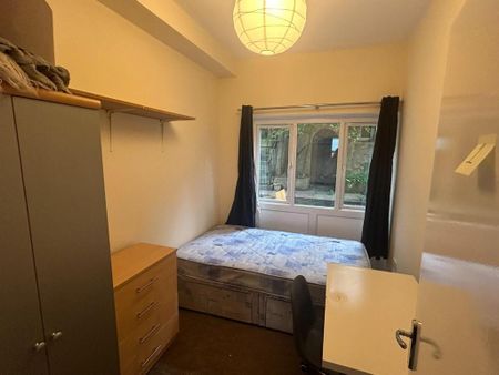 8 bedroom private hall to rent - Photo 4