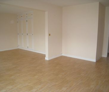 Location Appartement 4 pièces 71m² ORLEANS 45000 - Photo 3