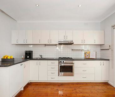 Classic in Caulfield North - Photo 6